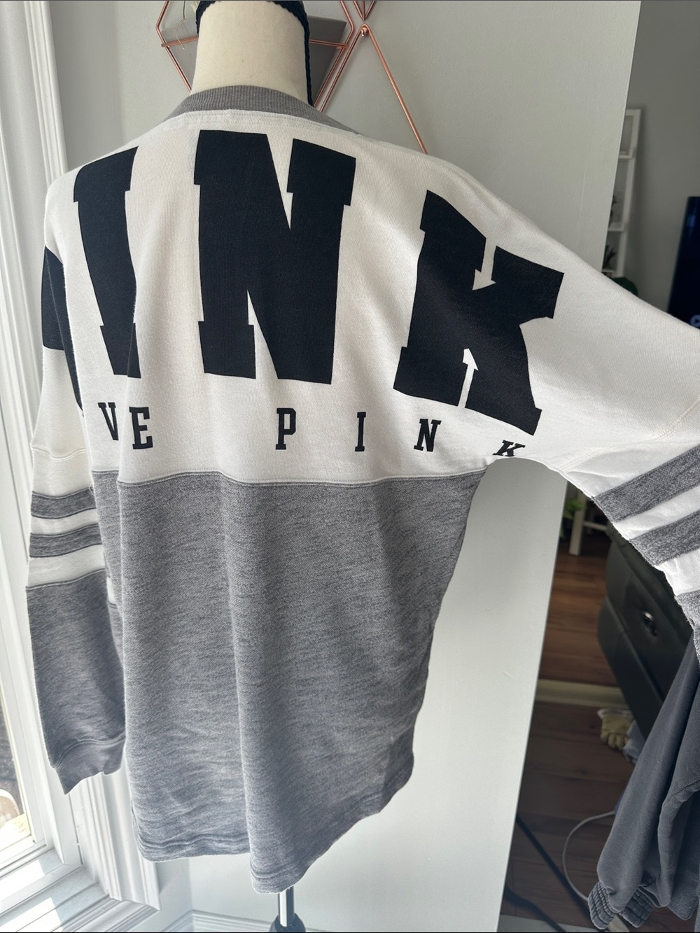 VICTORIA’s SECRET PINK Gray White Long-Sleeve Sweater Sweatshirt Jersey Sz Small - Picture 4 of 10
